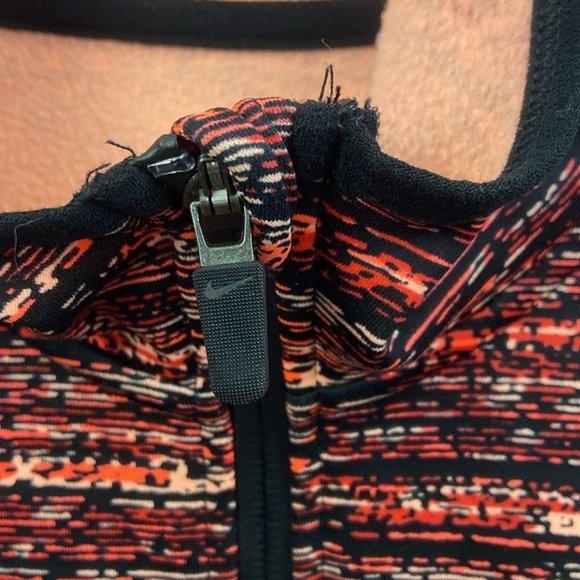 Nike Women’s Therma-Fit Hoodie Size Small Full Black Multicolor - Picture 4 of 10